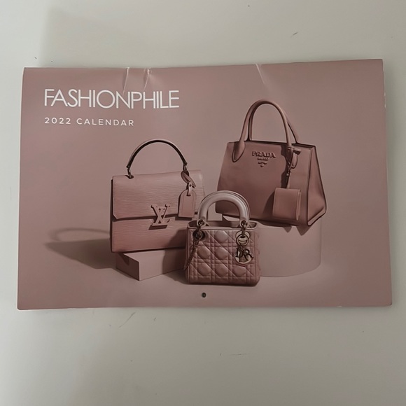FASHIONPHILE 2022 Calendar - Picture 1 of 11